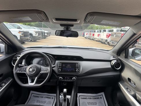 Used 2020 Nissan Kicks SV FWD image 17