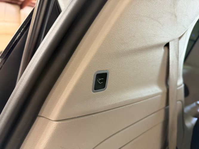 Used 2024 Chrysler Pacifica Limited FWD image 31