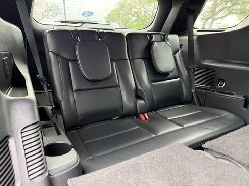 Used 2025 Ford Explorer ST-Line w/ ST-Line Street Pack image 21