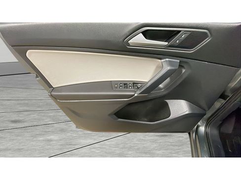Used 2020 Volkswagen Tiguan S image 9
