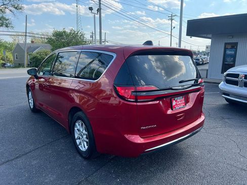 Used 2025 Chrysler Pacifica Select FWD image 8