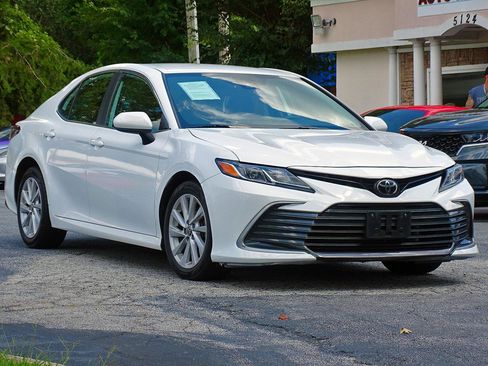 Used 2021 Toyota Camry LE FWD image 9