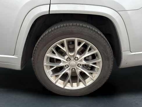 Used 2021 Jeep Grand Cherokee L Summit w/ Luxury Tech Group V AWD/4WD image 47