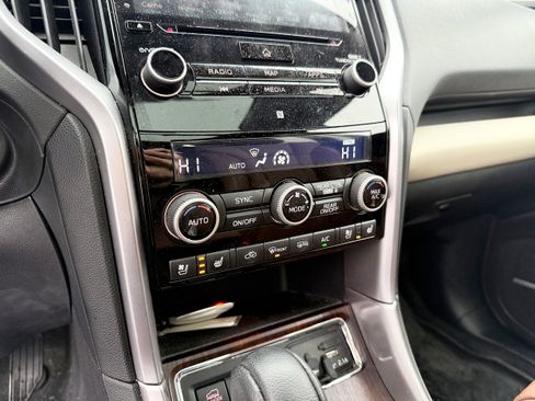 Used 2019 Subaru Ascent Touring image 18