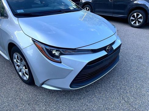 Used 2025 Toyota Corolla LE FWD image 8