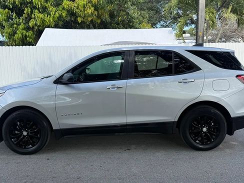 Used 2021 Chevrolet Equinox LS w/ LS Convenience Package FWD image 3