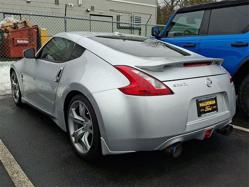 Used 2009 Nissan 370Z Touring w/ Sport Pkg image 3