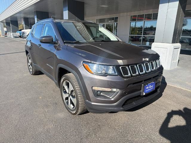 Used 2017 Jeep Compass Latitude w/ Popular Equipment Group FWD image 1
