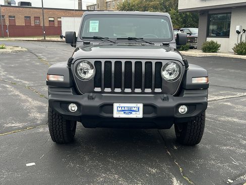 Used 2023 Jeep Wrangler Sport S image 3