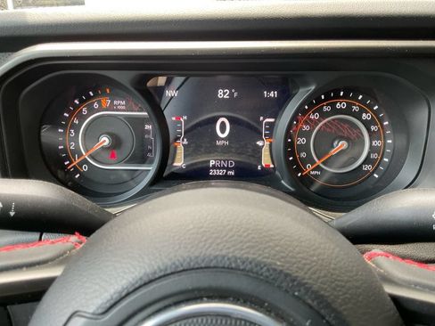Used 2024 Jeep Gladiator Rubicon w/ Technology Group AWD/4WD image 19