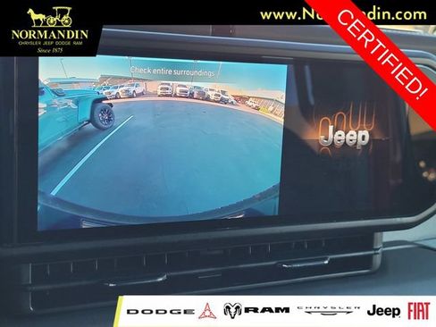 Used 2025 Jeep Wrangler Unlimited Sahara w/ Safety Group AWD/4WD image 10