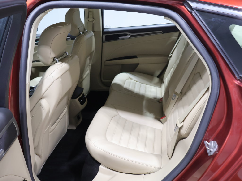 Used 2014 Ford Fusion SE w/ Equipment Group 202A FWD image 18