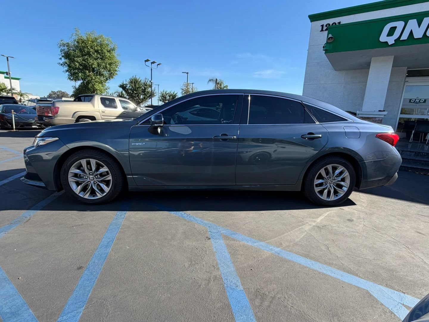 Used 2021 Toyota Avalon XLE FWD image 6