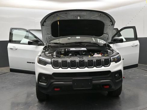 Used 2025 Jeep Compass Trailhawk AWD/4WD image 29