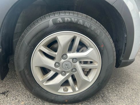 Used 2020 Hyundai Venue SEL image 4