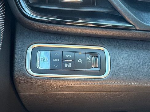 Used 2025 Buick Enclave Avenir w/ Super Cruise Package AWD/4WD image 15