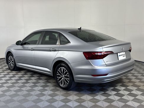 Used 2021 Volkswagen Jetta SE w/ SE Cold Weather Package FWD image 3