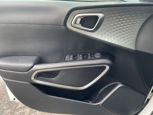 Used 2025 Kia Soul LX w/ LX Technology Package image 18
