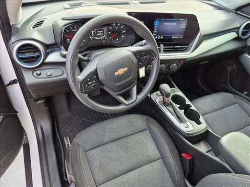 Used 2024 Chevrolet Trax LS w/ LS Convenience Package FWD image 10