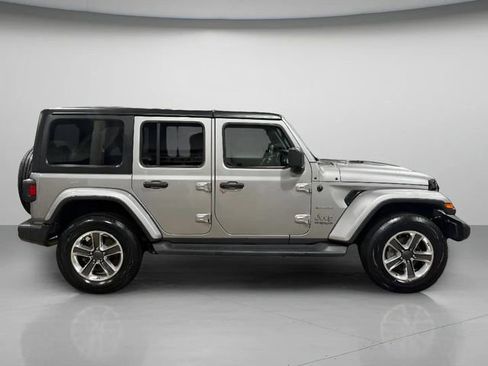 Used 2020 Jeep Wrangler Unlimited Sahara image 2