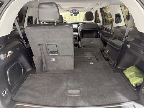 Used 2021 Jeep Grand Cherokee L Limited w/ Luxury Tech Group II image 37