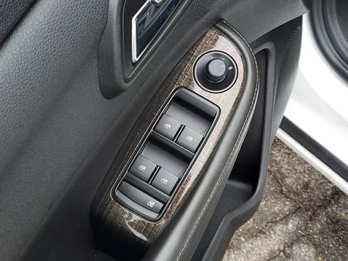 Used 2016 Chevrolet Malibu LT image 10