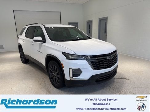 Certified 2023 Chevrolet Traverse RS w/ LPO, Floor Liner Package image 1