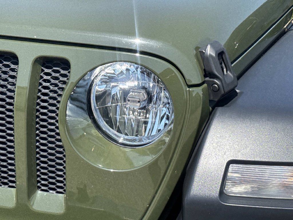 Used 2023 Jeep Wrangler Sport AWD/4WD image 7