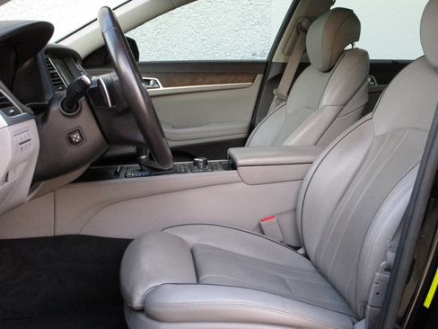 Used 2015 Hyundai Genesis 3.8 w/ Option Group 04 image 9