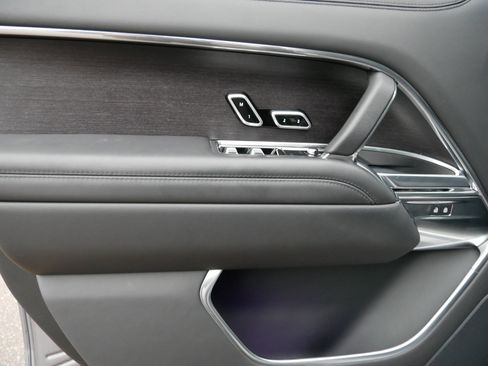 Used 2023 Land Rover Range Rover Autobiography image 14