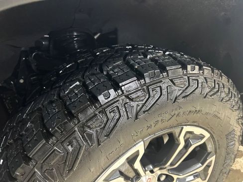 Certified 2024 GMC Canyon AT4 image 12