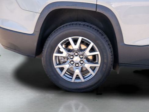 Used 2023 GMC Acadia SLT AWD/4WD image 10