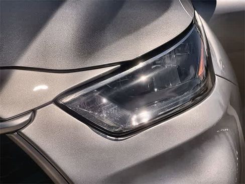 Used 2020 Toyota Highlander XLE image 24