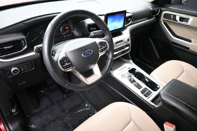 Used 2022 Ford Explorer XLT w/ Equipment Group 202A RWD image 17