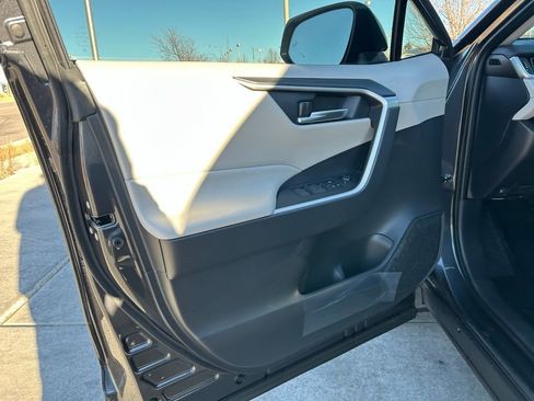 Used 2025 Toyota RAV4 XLE image 8