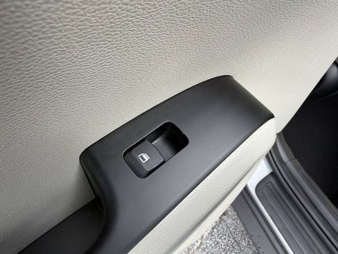 Used 2025 Kia Soul LX FWD image 23