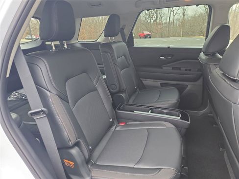 New 2026 Nissan Pathfinder SL w/ SL Premium Package AWD/4WD image 14