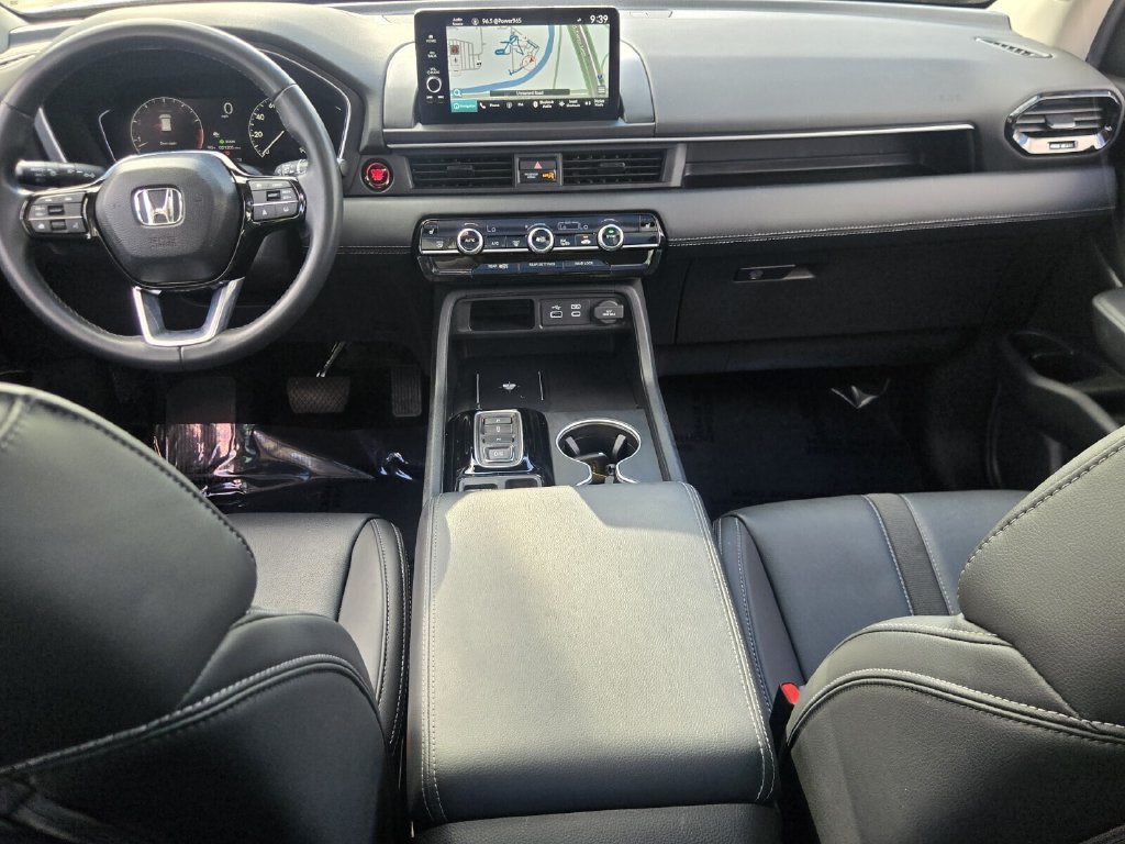 Certified 2025 Honda Pilot Touring image 11