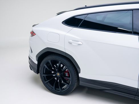 Used 2022 Lamborghini Urus image 23
