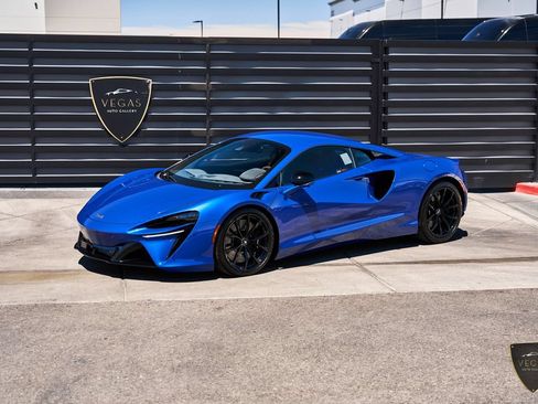 Used 2025 McLaren Artura RWD image 5