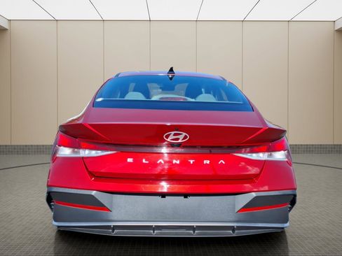 Used 2024 Hyundai Elantra SEL image 7