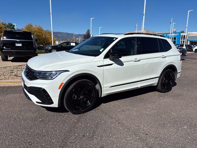 Used 2024 Volkswagen Tiguan SE R-Line AWD/4WD image 3