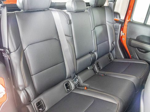 New 2025 Jeep Gladiator Sport image 38