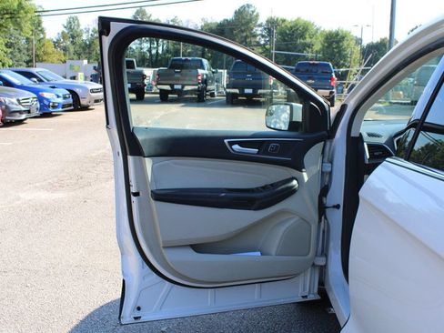 Used 2018 Ford Edge Titanium w/ Equipment Group 301A FWD image 13