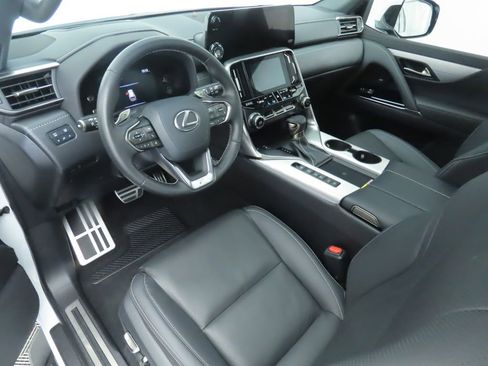 Certified 2024 Lexus LX 600 F Sport image 9