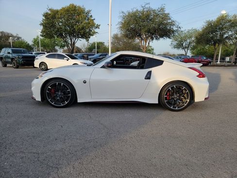 Used 2020 Nissan 370Z NISMO image 8