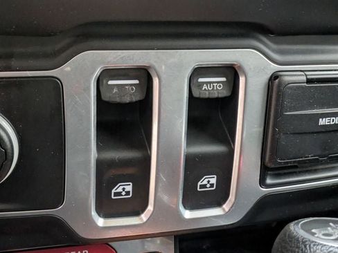 Used 2018 Jeep Wrangler Rubicon image 12