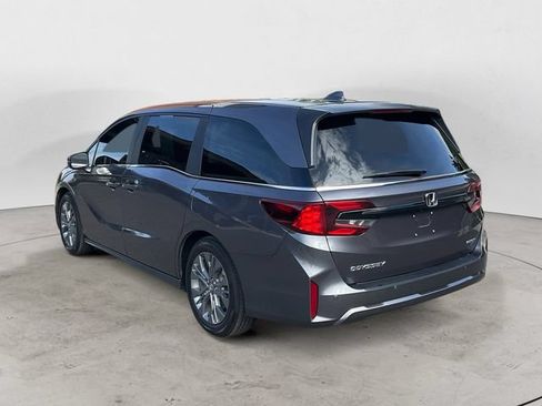 Used 2026 Honda Odyssey Touring image 3