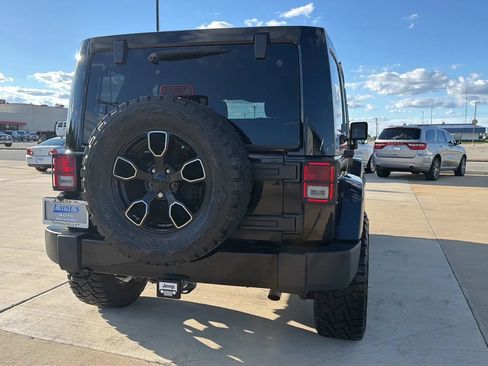Used 2017 Jeep Wrangler Unlimited Sahara AWD/4WD image 17