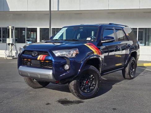 Used 2022 Toyota 4Runner TRD Off-Road Premium w/ Moonroof Package AWD/4WD image 2